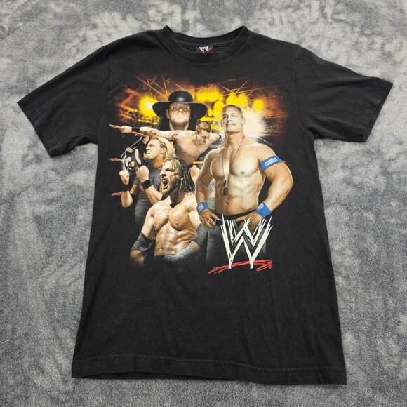 2008 World Wrestling Entertainment t-Shirt Mens size M Under Taker Triple H Cena - Picture 1 of 15